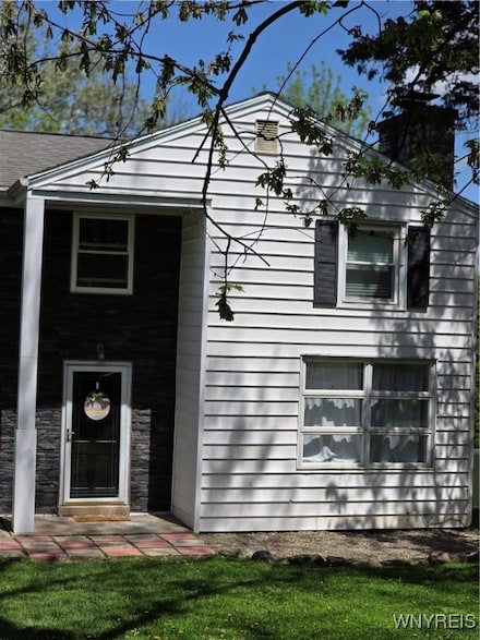 869 Hillside Dr, Lewiston, NY 14092