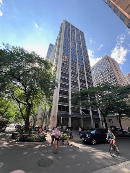 222 E Pearson St Unit 905, Chicago, IL 60611