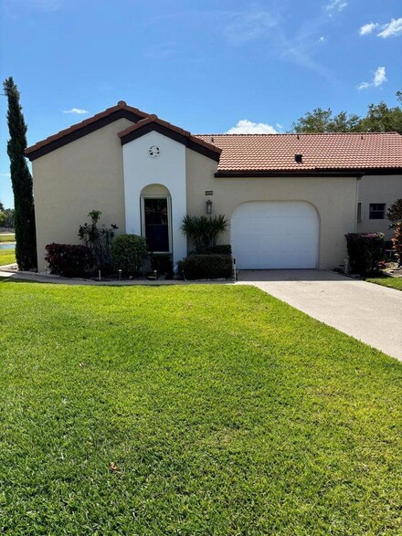 8398 Mooring Cir, Boynton Beach, FL 33472