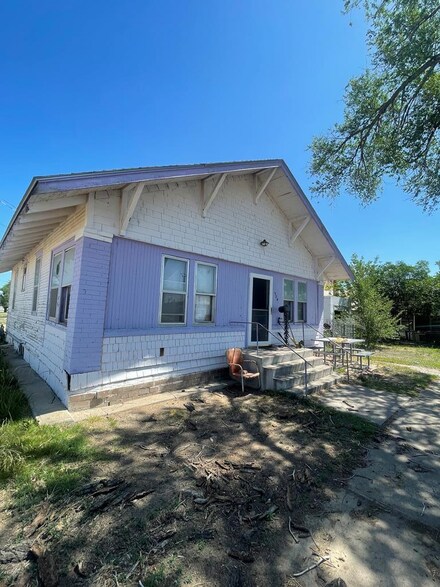 324 4th St, Las Animas, CO 81054