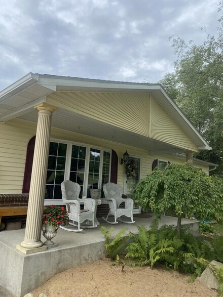2580 Douer St, Niles, MI 49120