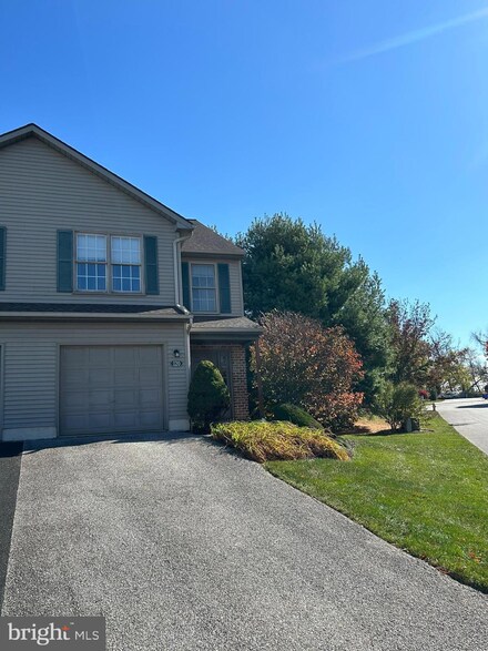 120 Oak Ridge Ln Unit 120, Dallastown, PA 17313