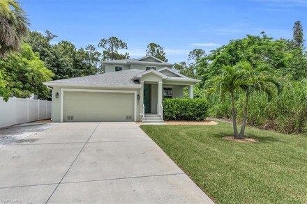 408 Terracina Way, Naples, FL 34119