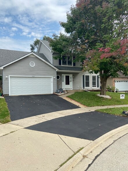 1283 Roberta Ct, Glendale Heights, IL 60139