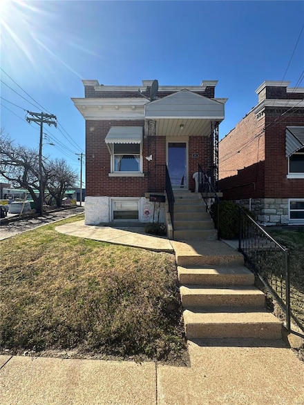 2611 MacKlind Ave, Saint Louis, MO 63139