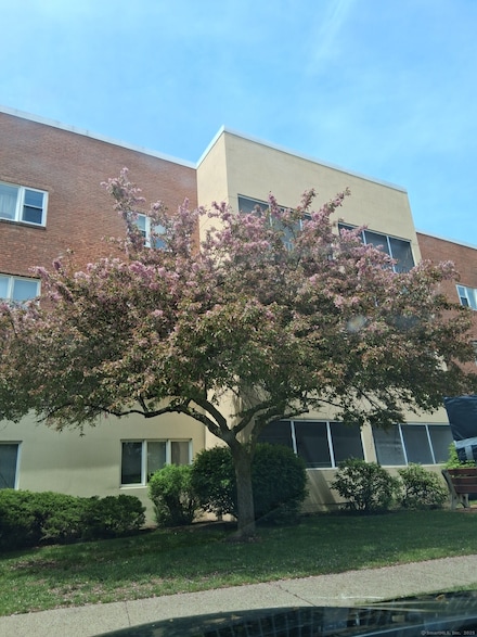 75 Washington Ave Unit 4-302, Hamden, CT 06518
