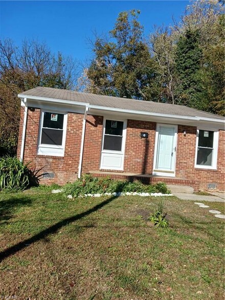 1215 S Downing St, High Point, NC 27260