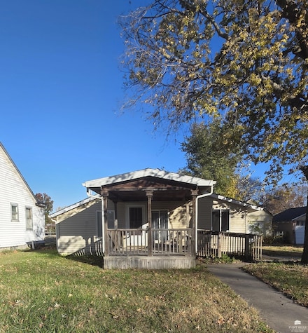 606 Oak St, Wamego, KS 66547