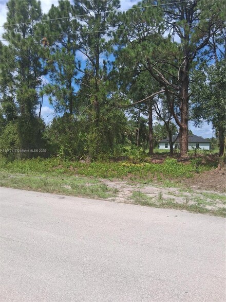 756 Bianca Ave, Lehigh Acres, FL 33974