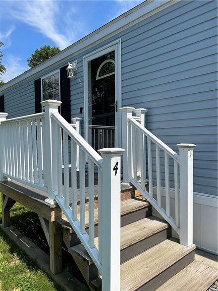 4 Pond Rd, Chepachet, RI 02814