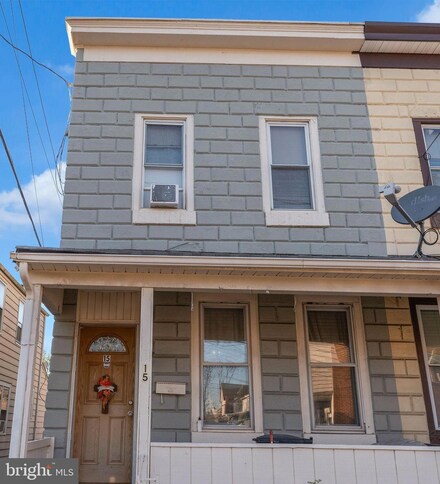 15 Samuel St, Trenton, NJ 08610