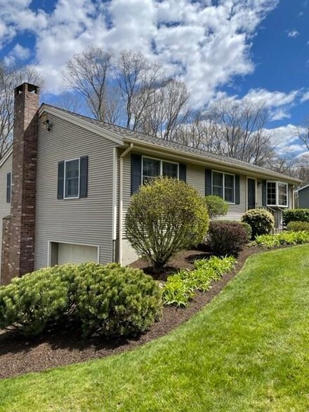 2 Willerval Ave, North Smithfield, RI 02896