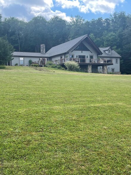 9520 Clear Shade Dr, Windber, PA 15963