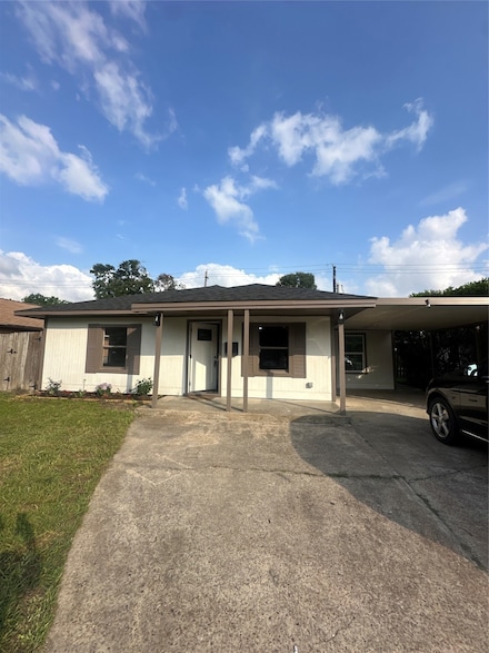 2410 Raymond St, Pasadena, TX 77506