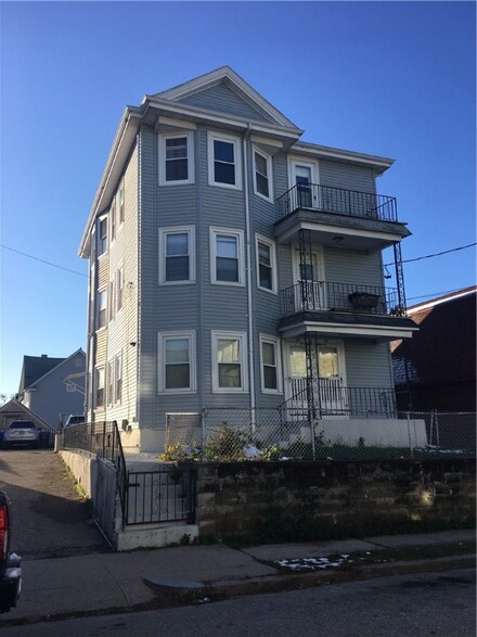 62 Larch St, Pawtucket, RI 02860