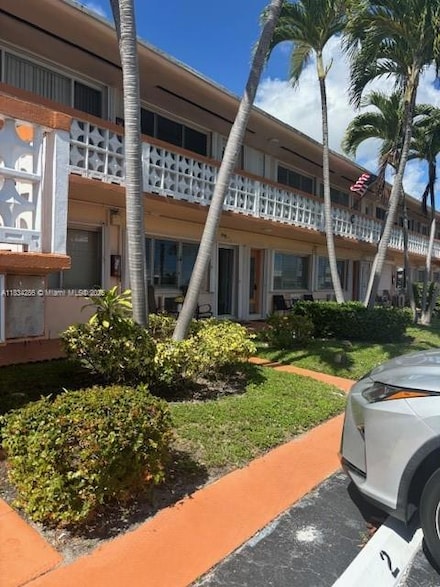 900 SW 11th Ave Unit 4, Hallandale Beach, FL 33009