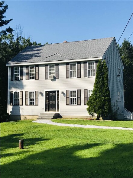 11 Kenwood Dr, Newton, NH 03858