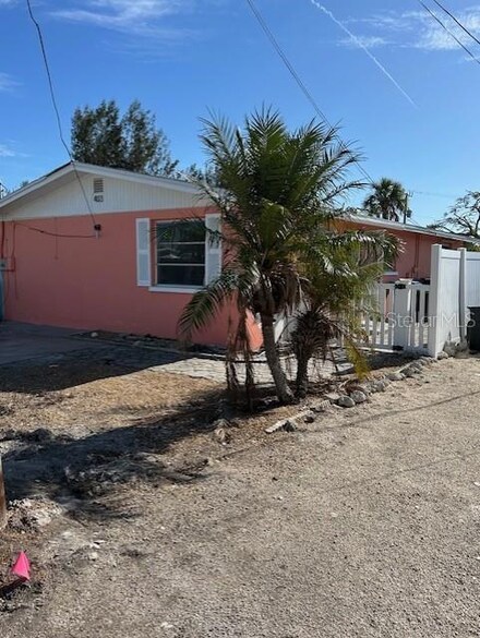 403 63rd St, Holmes Beach, FL 34217
