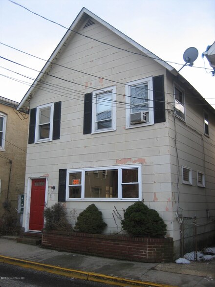 4 South St, Sea Bright, NJ 07760