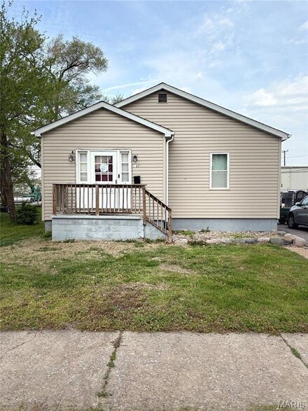 917 Grand Ave, Madison, IL 62060
