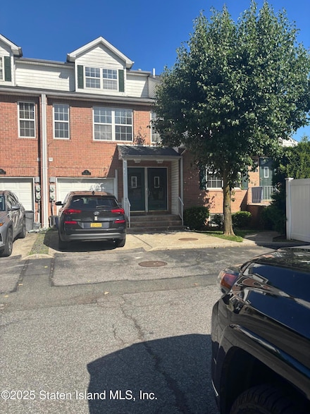 9 Sierra Ct, Staten Island, NY 10314