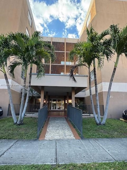 4680 W 13th Ln Unit 417, Hialeah, FL 33012