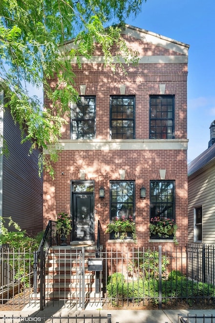 2517 N Marshfield Ave, Chicago, IL 60614