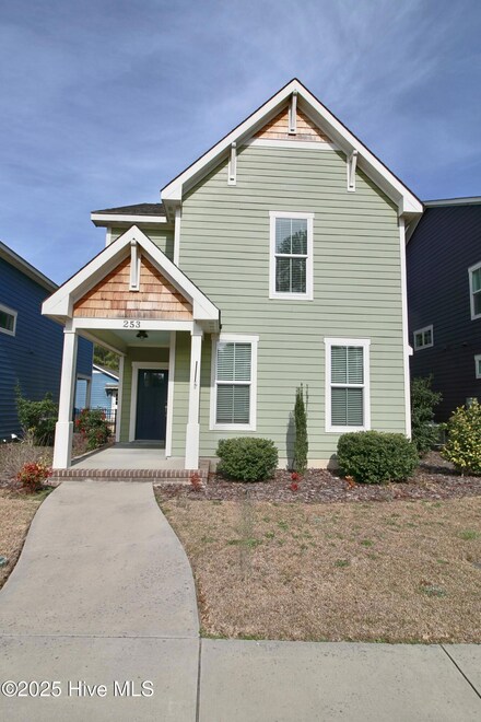 253 Legacy Lakes Way, Aberdeen, NC 28315