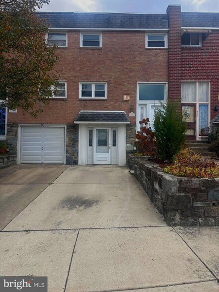 3555 Churchill Ln, Philadelphia, PA 19114