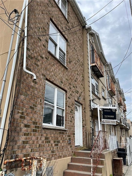 151 Beach 27th St, Far Rockaway, NY 11691