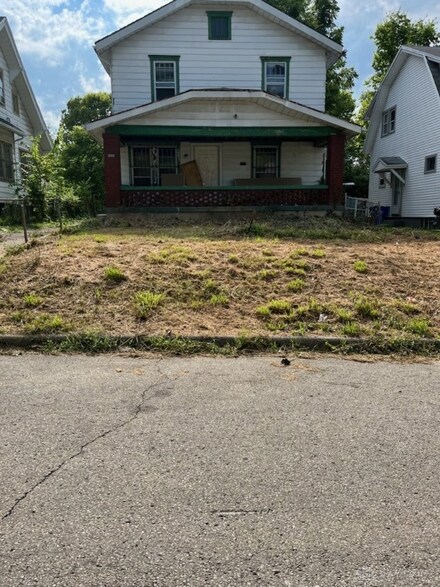 323 Roxbury Rd, Dayton, OH 45417