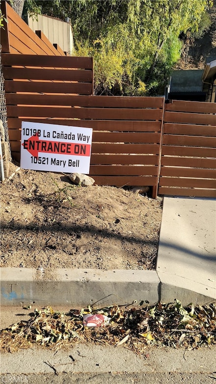 10198 La Canada Way, Sunland, CA 91040