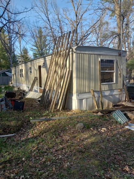 1677 S Sumac Ave, White Cloud, MI 49349