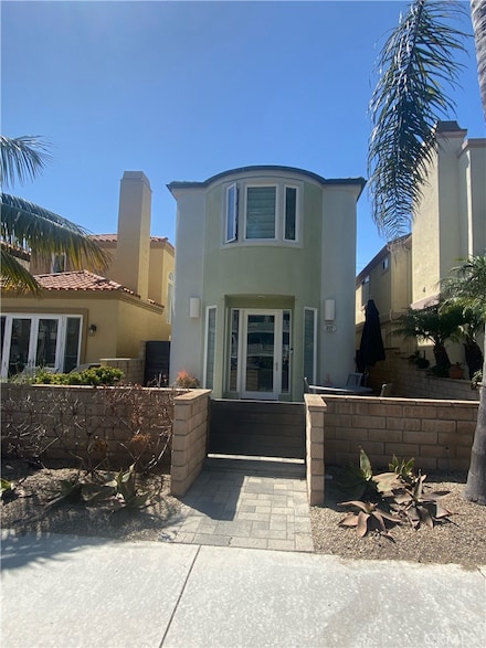 217 6th St, Huntington Beach, CA 92648