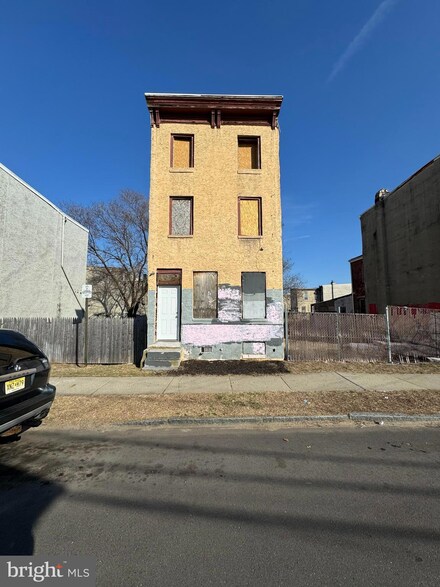 610 S 4th St, Camden, NJ 08103