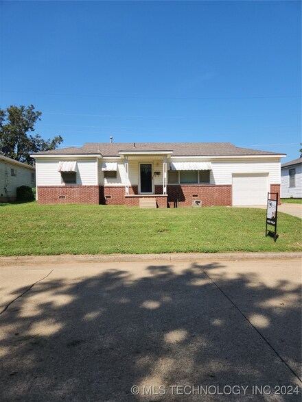 630 S Cedar St, Bristow, OK 74010