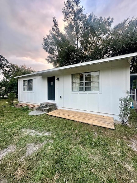 5811 20th St, Zephyrhills, FL 33542