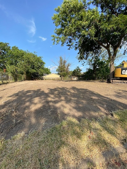 2812 Moore St, Houston, TX 77009
