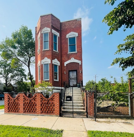 2058 W Washington Blvd, Chicago, IL 60612