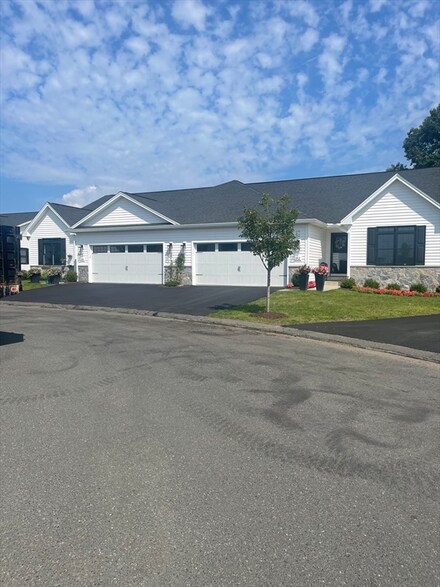 121 Villa Dr Unit 41, Agawam, MA 01030