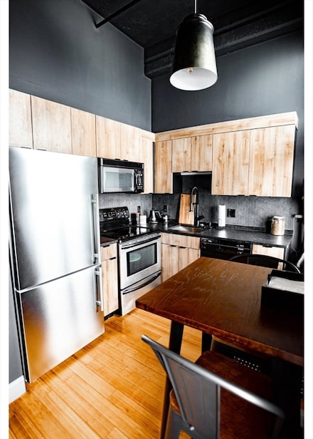 320 W 2nd St Unit 403, Boston, MA 02127