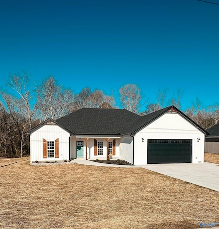 58 Paraiso Creek Dr, Albertville, AL 35950