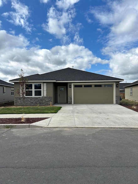3200 NW Dogwood Ave, Redmond, OR 97756