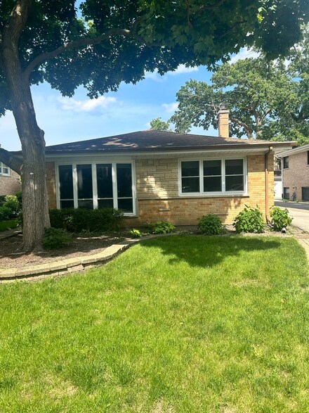 149 Linden Ave, Glencoe, IL 60022