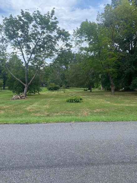 000 Alpine Rd, Hollins, VA 24019