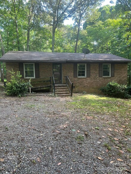 7204 Hancock Rd, Lancaster, SC 29720