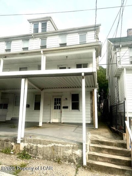 105 W Ridge St, Nesquehoning, PA 18240