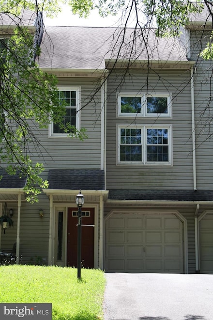8553 Adams Ct, Hummelstown, PA 17036