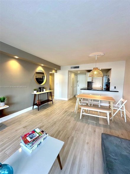 2899 Collins Ave Unit 837, Miami Beach, FL 33140