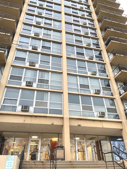 6730 S South Shore Dr Unit 1206, Chicago, IL 60649